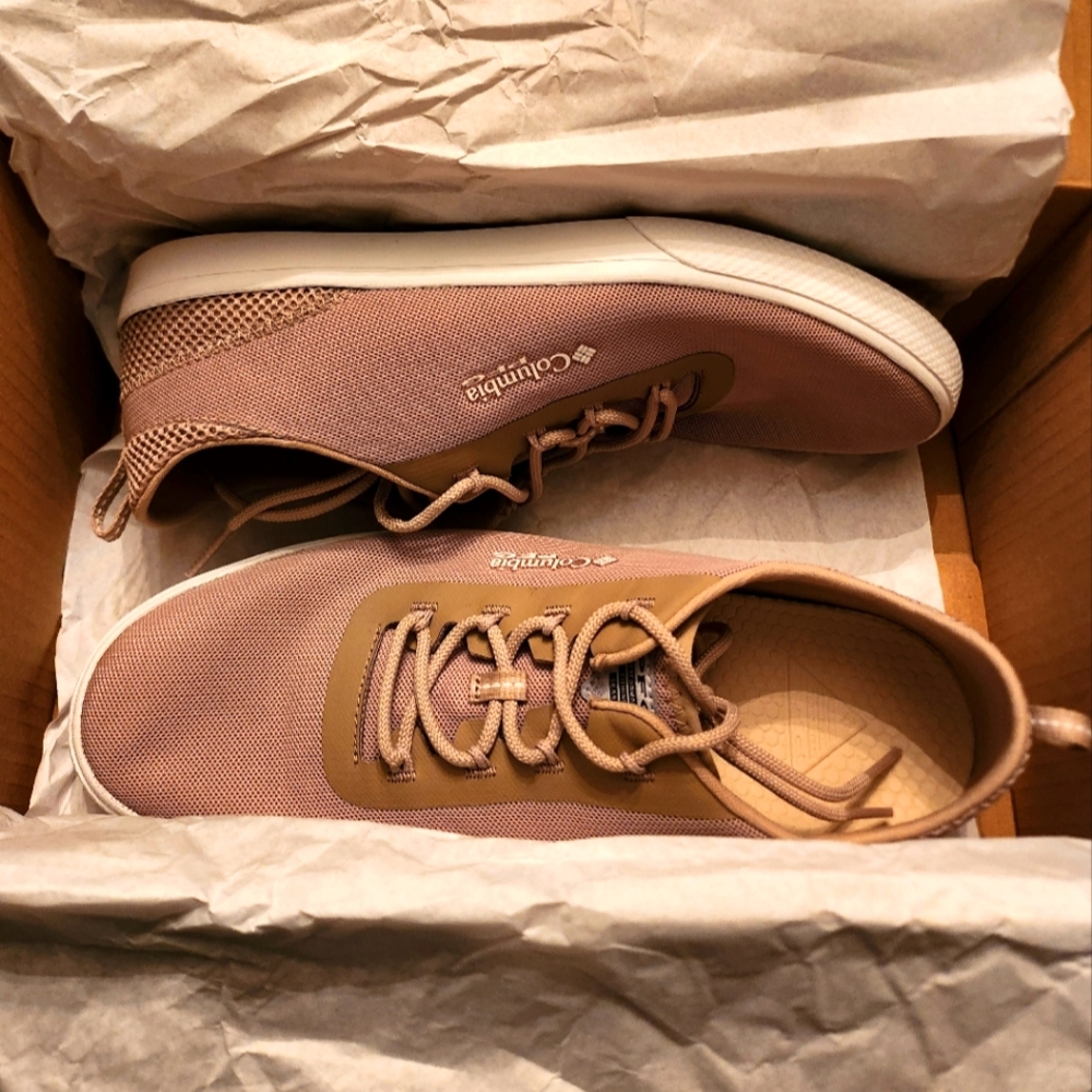 columbia M distant water pfg cvo size 9.5